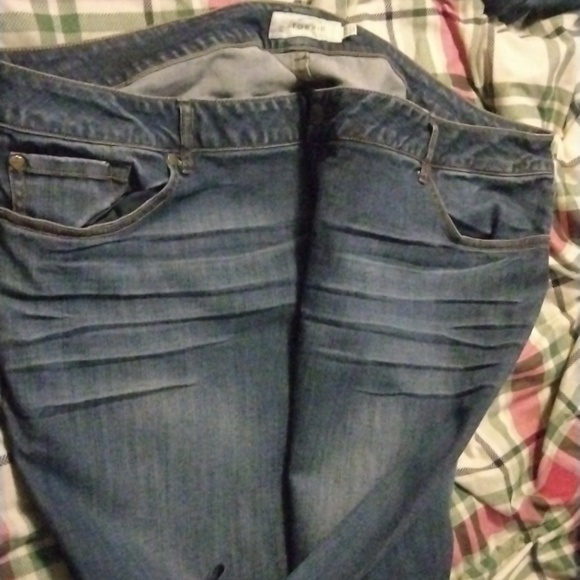 Torrid boot cut/flare leg jeans 26R - Picture 2 of 4
